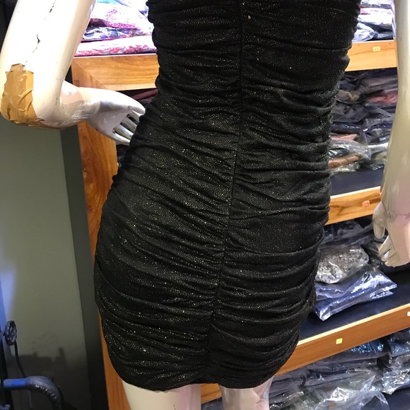 Ruched body con Dress-New✨ - Picture 3 of 8